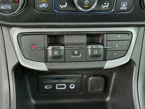 Used 2023 GMC Terrain SLT image 19