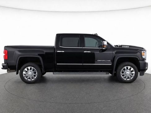 Used 2019 GMC Sierra 2500 Denali w/ Duramax Plus Package AWD/4WD image 8