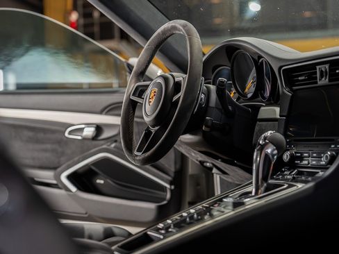 Used 2018 Porsche 911 GT3 RWD image 32