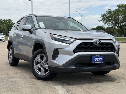 Used 2025 Toyota RAV4 XLE FWD image 2