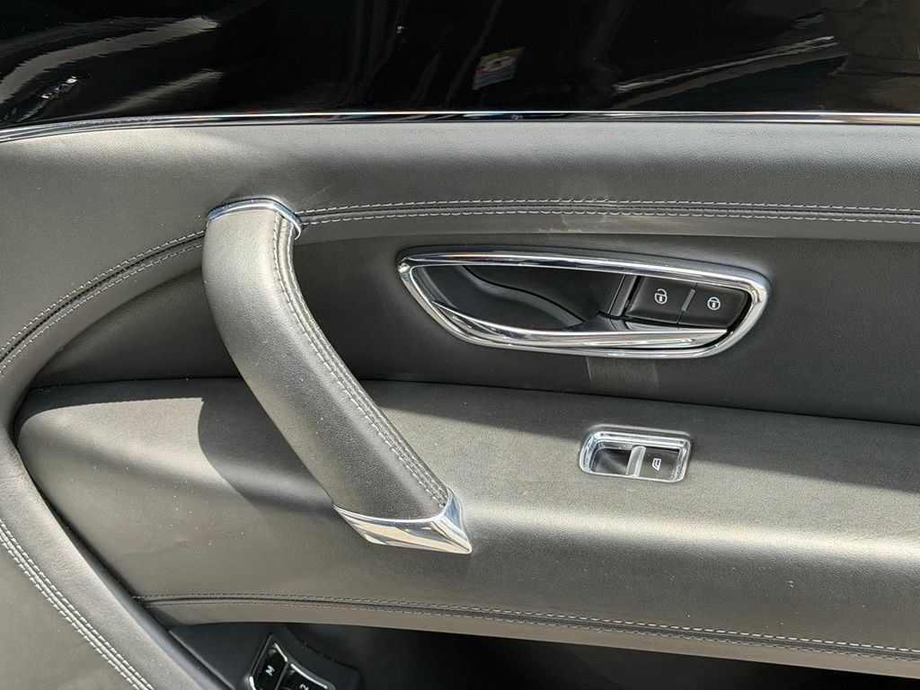 Used 2019 Bentley Bentayga AWD/4WD image 38