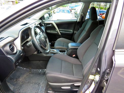 Used 2018 Toyota RAV4 XLE w/ Plus Extra Value Package image 11