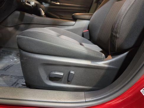 Used 2024 Nissan Altima 2.5 SV FWD image 14