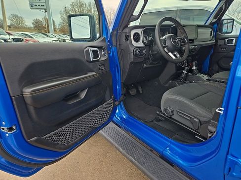 Used 2024 Jeep Wrangler Sahara w/ Technology Group image 31