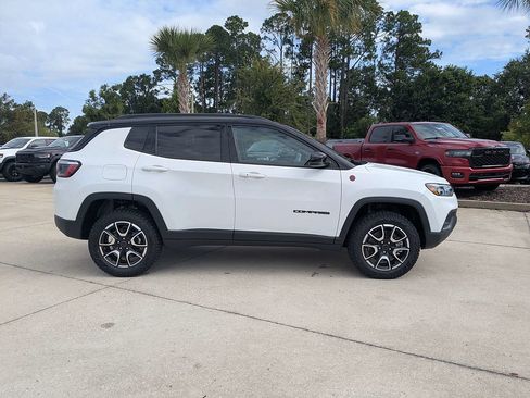 New 2026 Jeep Compass Trailhawk w/ Trailer Tow Group AWD/4WD image 2