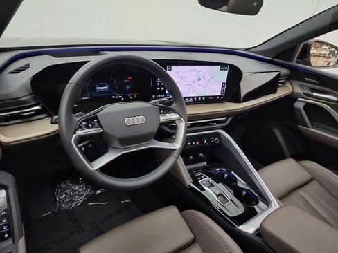 Used 2025 Audi Q5 Premium Plus w/ Premium Plus AWD/4WD image 14