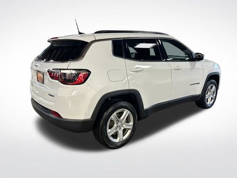 Used 2023 Jeep Compass Latitude w/ Convenience Group AWD/4WD image 5
