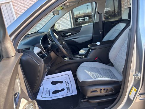 Used 2024 Chevrolet Equinox LT image 3