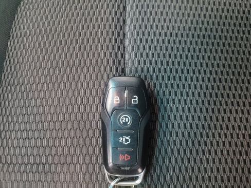Used 2017 Ford Explorer XLT w/ Equipment Group 201A AWD/4WD image 32
