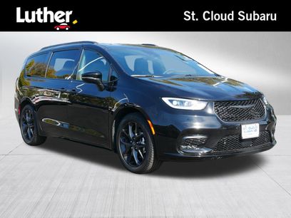 Used 2025 Chrysler Pacifica Limited