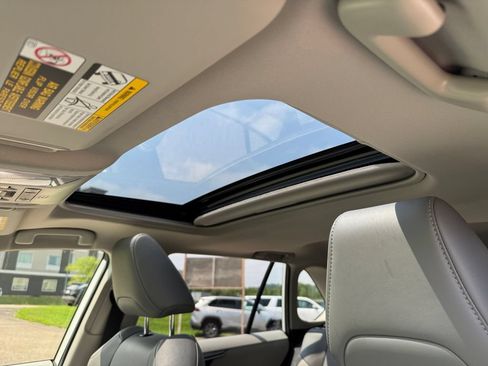 Certified 2022 Toyota RAV4 XLE Premium AWD/4WD image 31