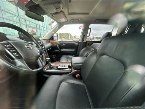 Used 2024 Nissan Armada SL w/ Captain's Chairs Package image 2