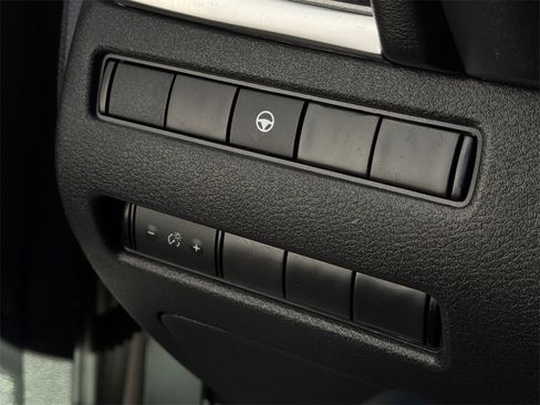 Used 2022 Nissan Rogue SV image 28