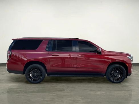 Used 2022 Chevrolet Suburban RST w/ Luxury Package image 9