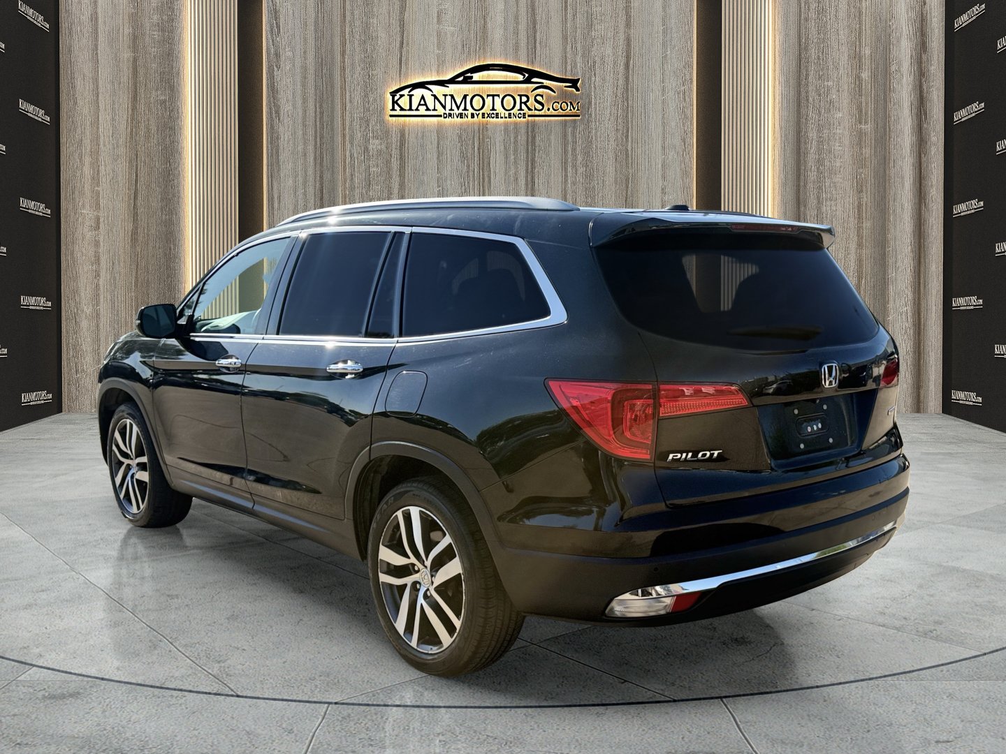 Used 2018 Honda Pilot Touring image 5