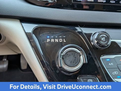 Used 2017 Chrysler Pacifica Touring w/ Tire & Wheel Group FWD image 23