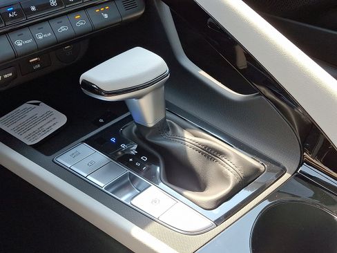 New 2026 Hyundai Elantra Limited FWD image 7