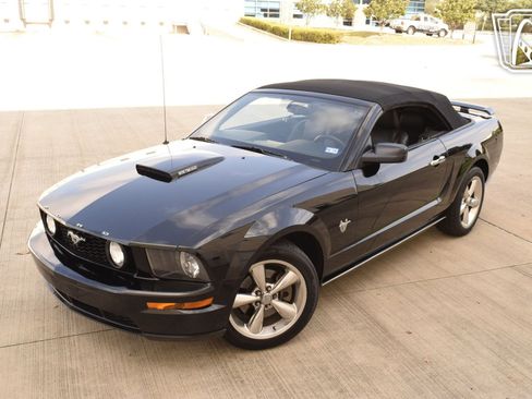 Used 2009 Ford Mustang GT RWD image 35