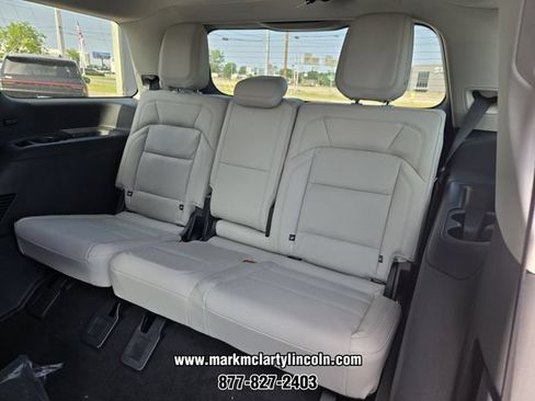 New 2026 Lincoln Navigator Premiere AWD/4WD image 10