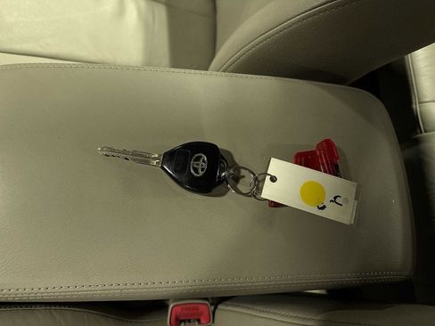 Used 2007 Toyota Camry XLE image 32