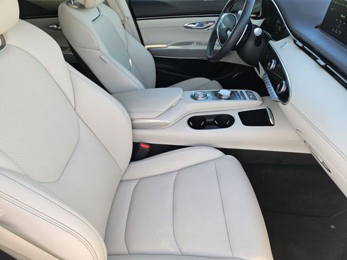 Used 2025 Genesis GV70 2.5T w/ Select Package image 12