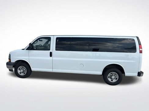 Used 2017 Chevrolet Express 3500 LT w/ LT Preferred Equipment Group RWD image 12