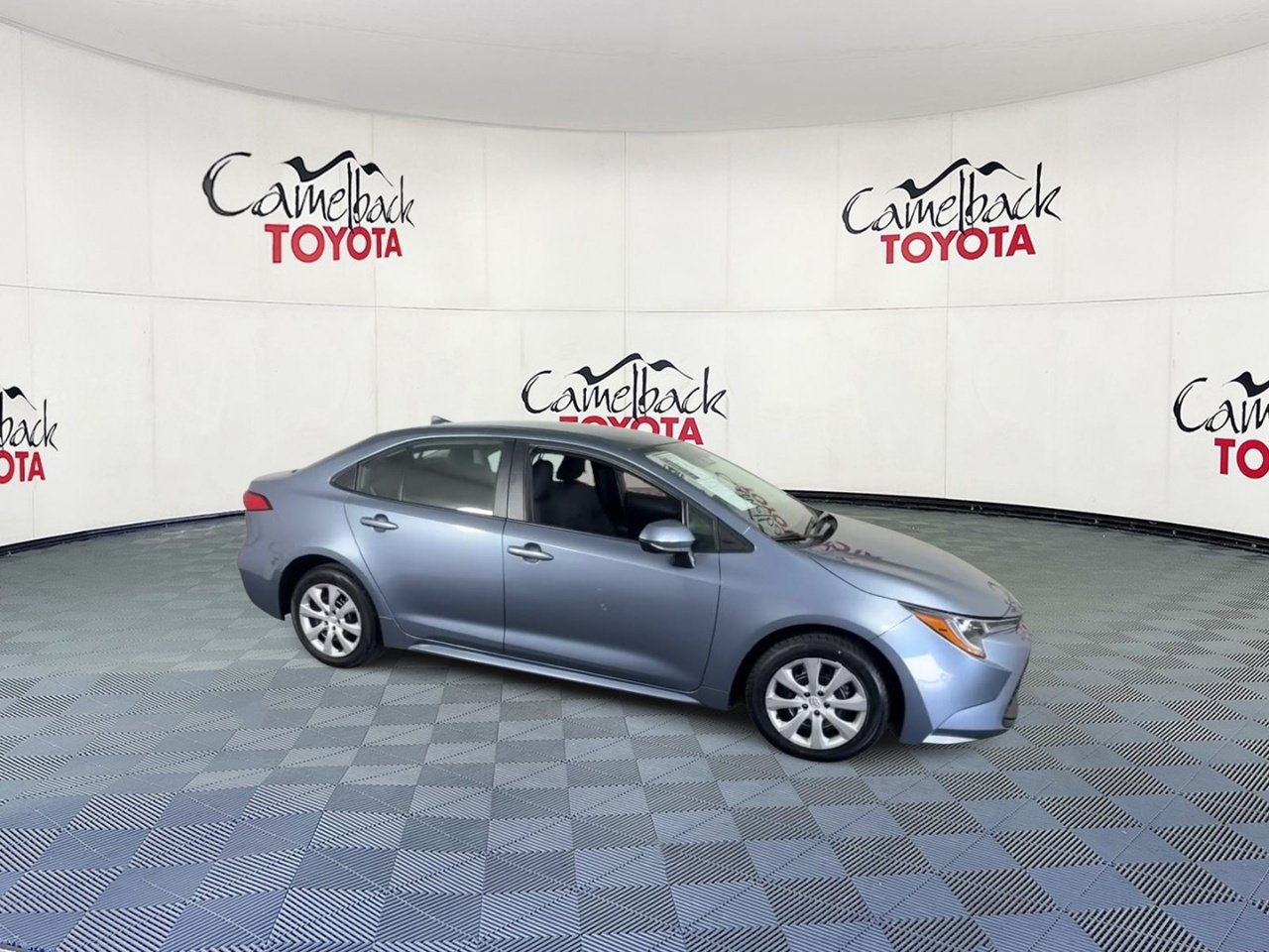 Used 2025 Toyota Corolla LE FWD image 4