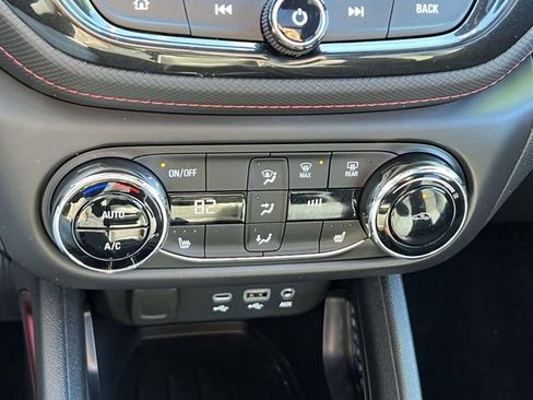 Used 2023 Chevrolet TrailBlazer RS w/ Sun and Liftgate Package image 32