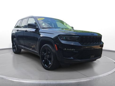 Used 2023 Jeep Grand Cherokee Limited w/ Black Appearance Package AWD/4WD image 3