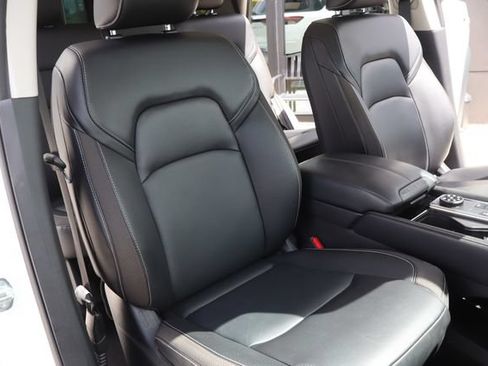 Used 2023 Nissan Pathfinder SL AWD/4WD image 12