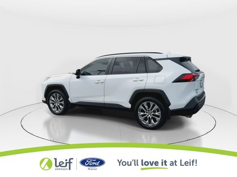 Used 2020 Toyota RAV4 XLE Premium image 6