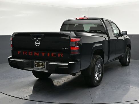 Used 2025 Nissan Frontier SV image 4