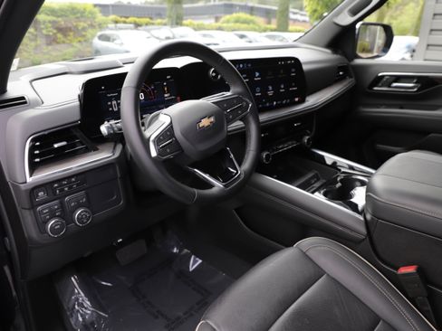 Used 2025 Chevrolet Tahoe Premier AWD/4WD image 17