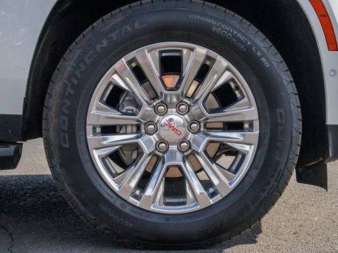 Used 2025 GMC Yukon XL Denali AWD/4WD image 13