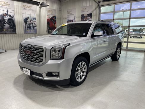 Used 2020 GMC Yukon XL Denali w/ Open Road Package AWD/4WD image 4
