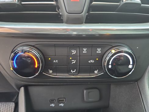 Used 2024 Buick Encore GX Preferred w/ Comfort Package FWD image 20