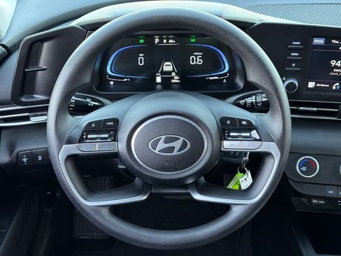 Used 2024 Hyundai Elantra SE image 4