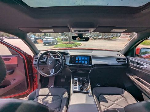 Used 2024 Volkswagen Atlas Cross Sport SE w/ Panoramic Sunroof Package FWD image 13