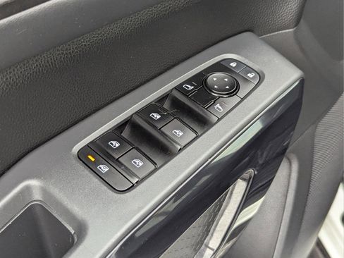 Used 2023 Nissan Pathfinder SV image 21