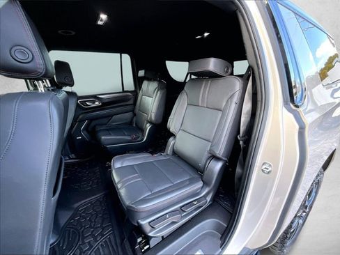 Used 2023 Chevrolet Suburban RST w/ Luxury Package RWD image 27