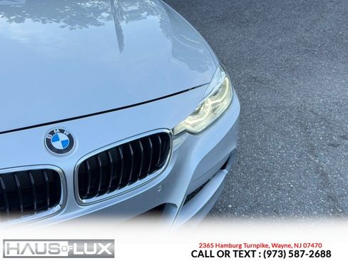 Used 2017 BMW 340i xDrive Sedan w/ Premium Package Enhanced AWD/4WD image 8