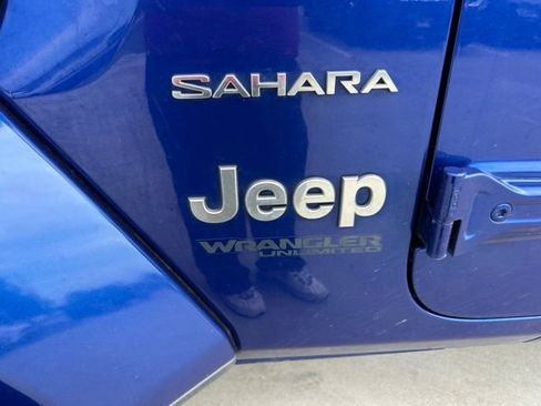 Used 2018 Jeep Wrangler Unlimited Sahara AWD/4WD image 7
