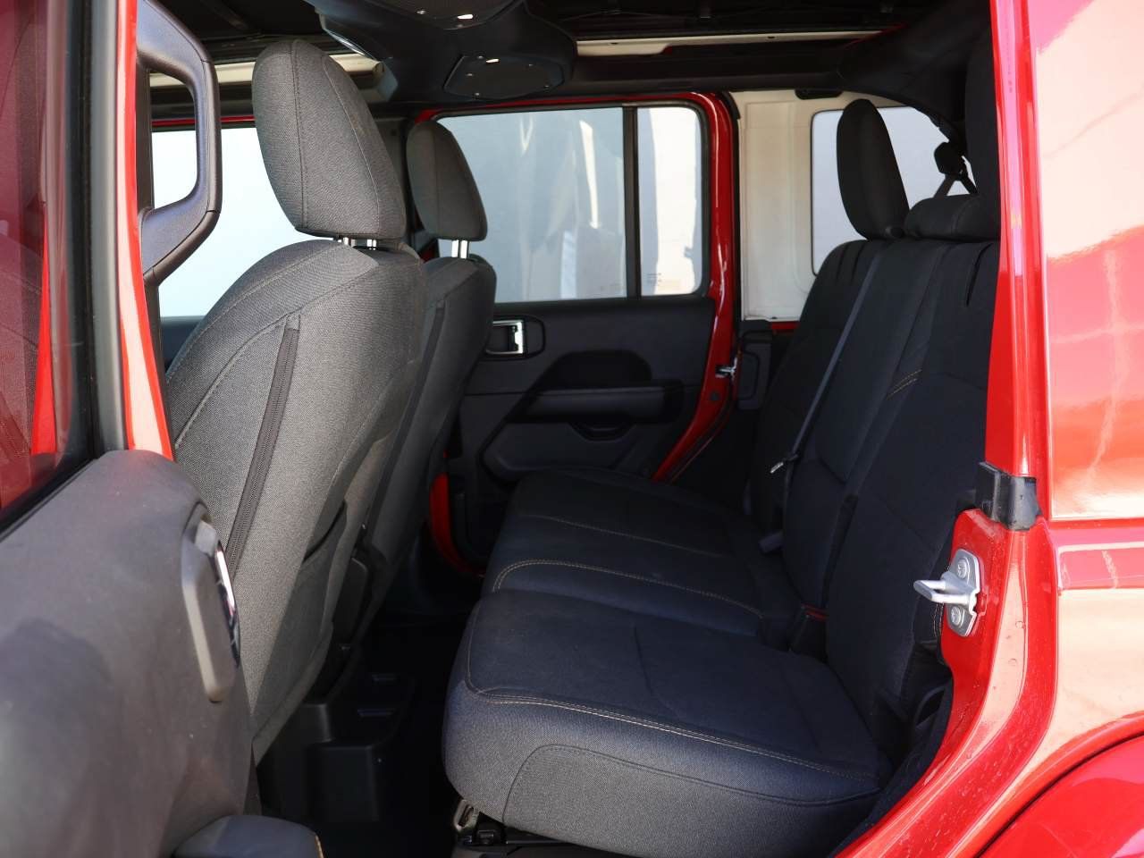 Used 2025 Jeep Wrangler Unlimited Sahara w/ Safety Group AWD/4WD image 10