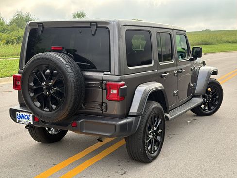 Used 2025 Jeep Wrangler Unlimited Sahara AWD/4WD image 4