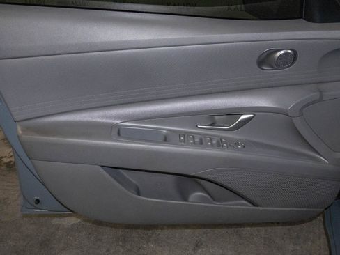 Used 2022 Hyundai Elantra SE w/ Preferred Accessory Package image 11