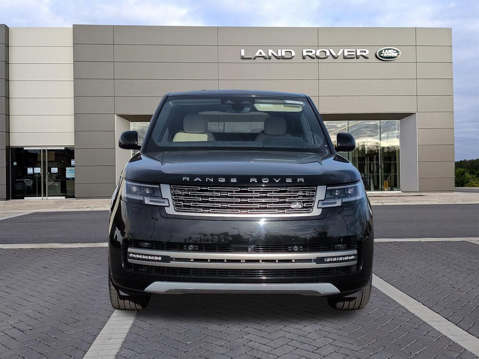 Used 2024 Land Rover Range Rover SE AWD/4WD image 2