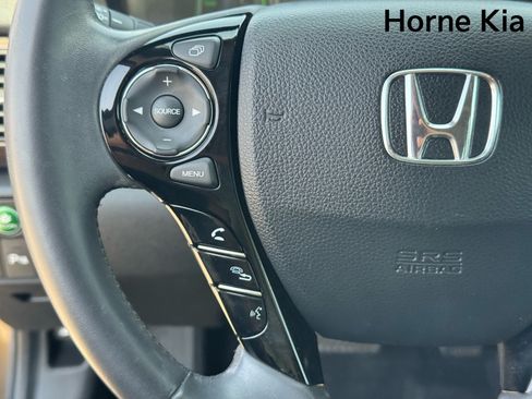 Used 2017 Honda Accord Touring image 17
