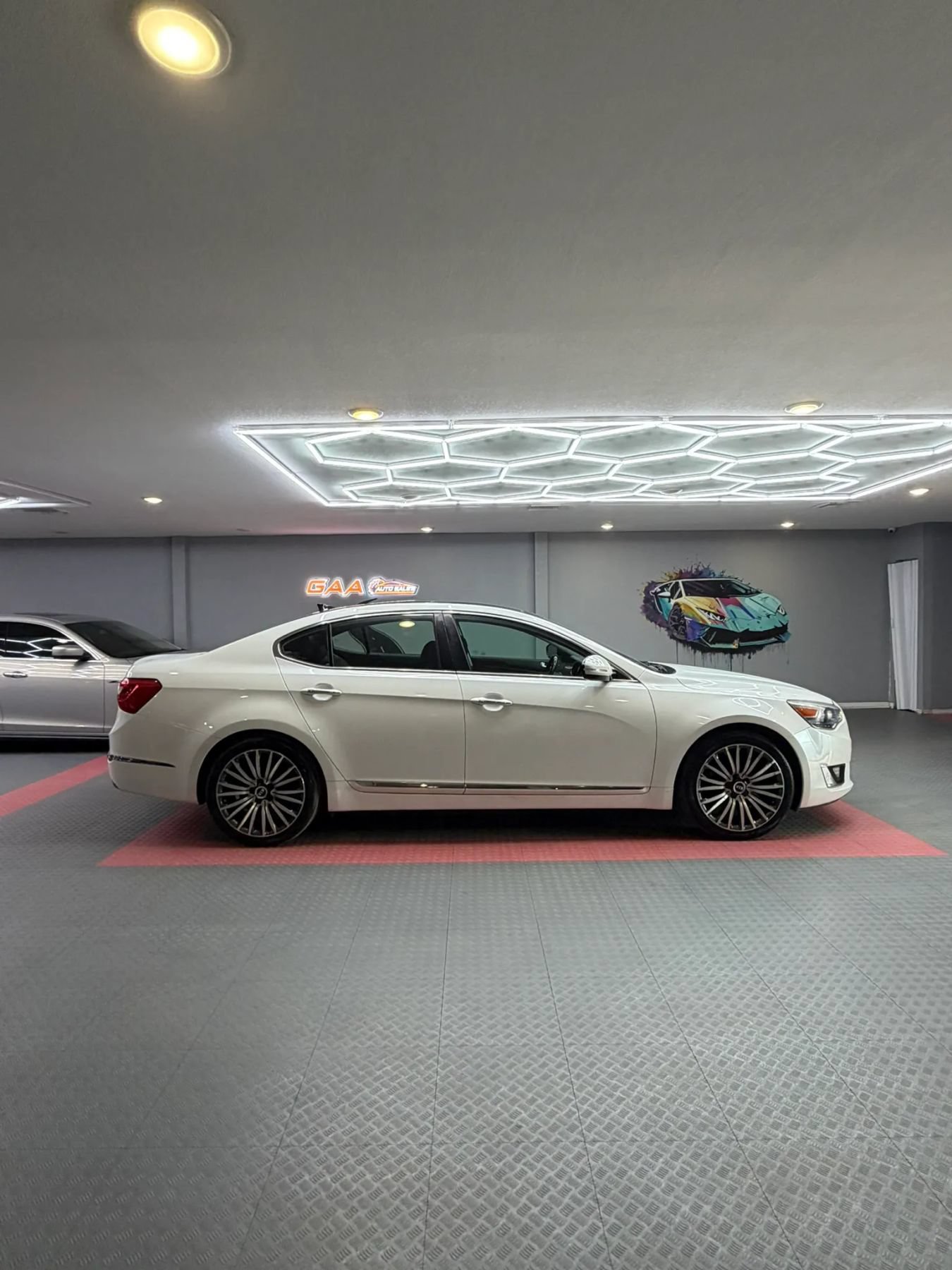 Used 2015 Kia Cadenza Premium w/ Technology Package FWD image 7