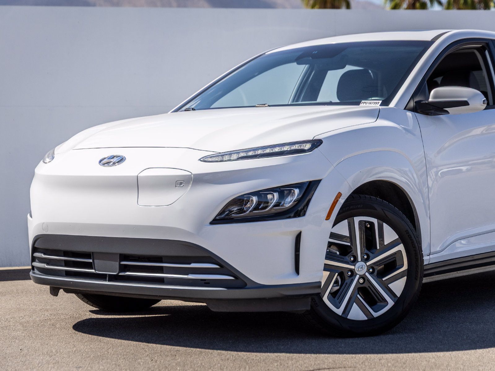 Used 2023 Hyundai Kona Limited FWD image 2