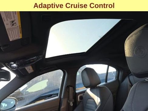 Used 2024 Alfa Romeo Giulia Veloce AWD/4WD image 11